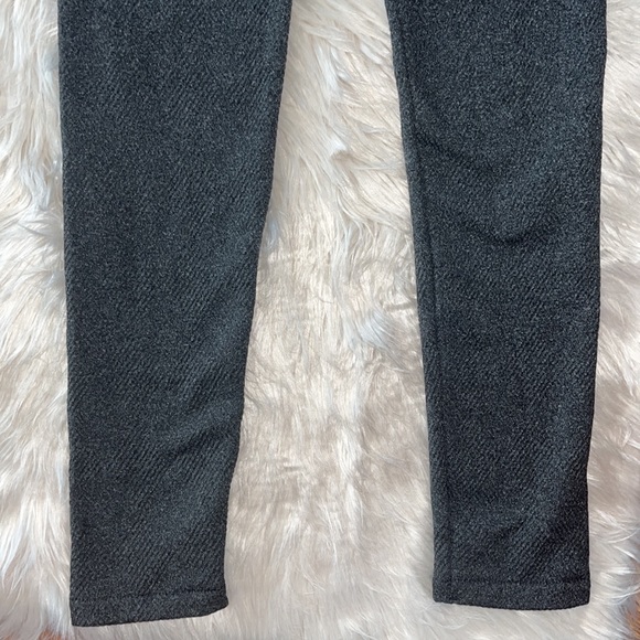 2 Pair of Leggings - Picture 5 of 6